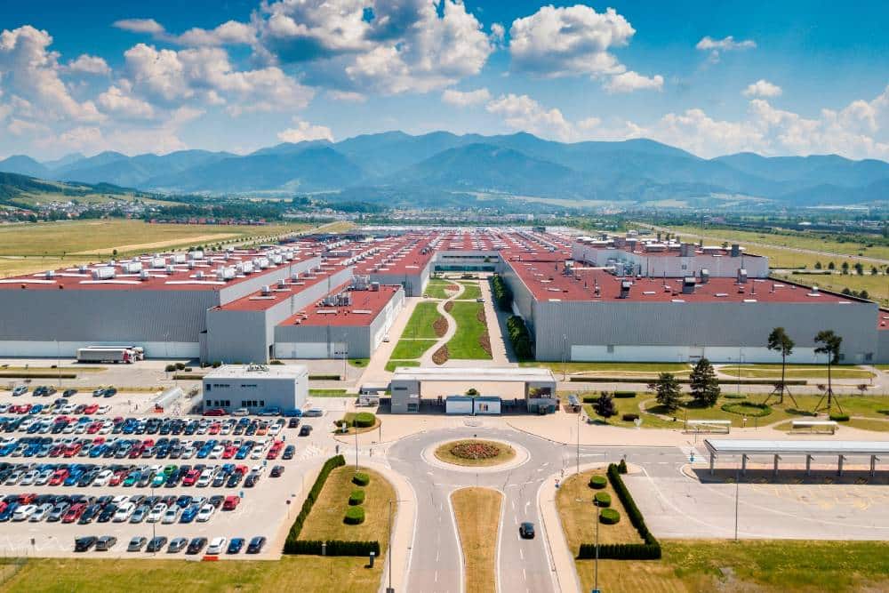 https://autogreeknews.gr/wp-content/uploads/2024/07/Kia-continues-to-grow-production_22853-1.jpg