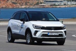 Opel-Crossland-strofi