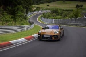 Porsche-Panamera-Nurburgring-1-2048×1152