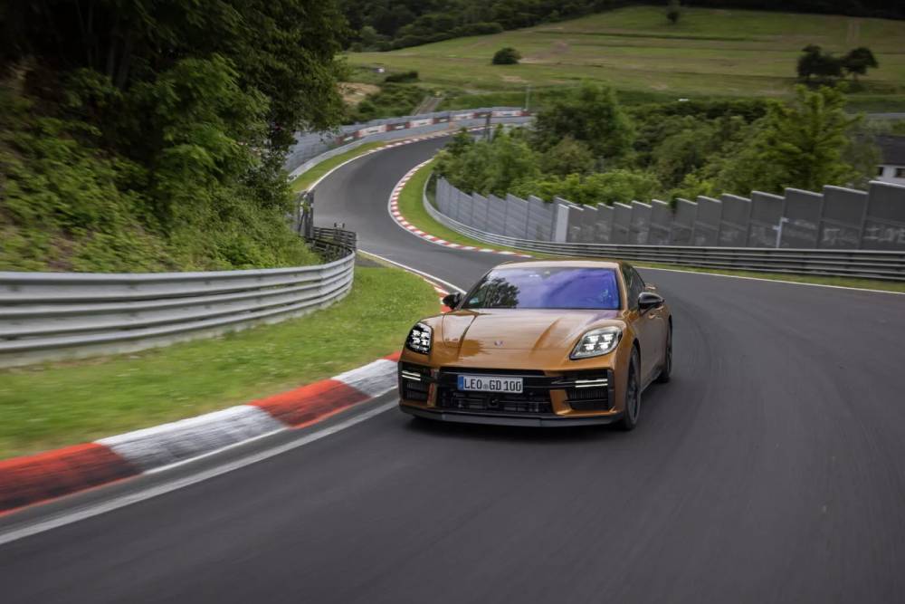 https://autogreeknews.gr/wp-content/uploads/2024/07/Porsche-Panamera-Nurburgring-1-2048x1152-1.jpg