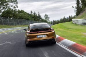 Porsche-Panamera-Nurburgring-3-2048×1152