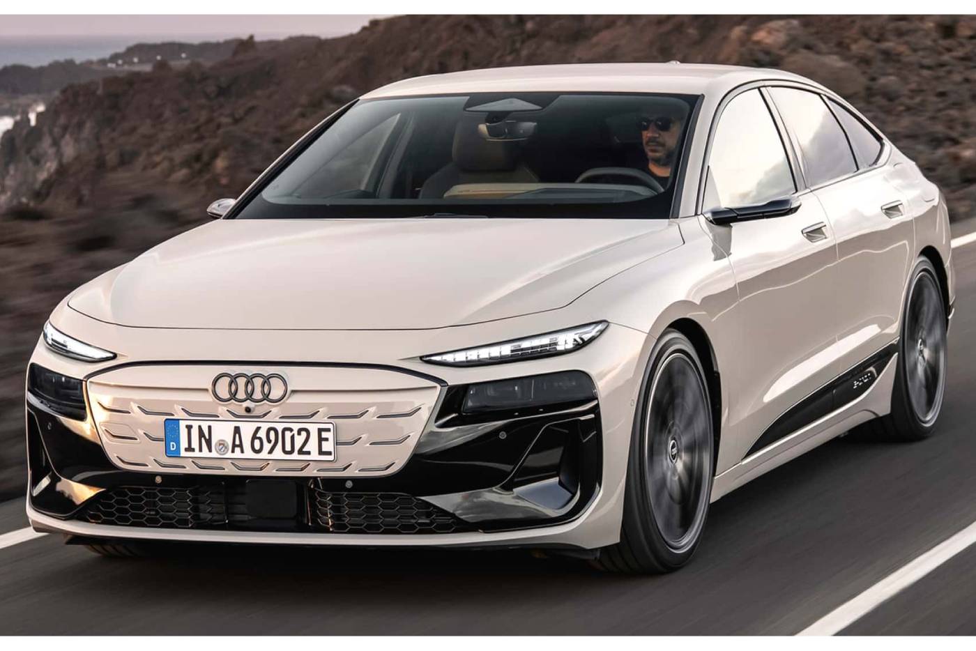 https://autogreeknews.gr/wp-content/uploads/2024/07/audi-a6-sportback-e-tron-2024.jpg