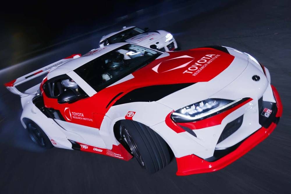 https://autogreeknews.gr/wp-content/uploads/2024/07/autonomous-toyota-supra-drift-cars-1.jpg