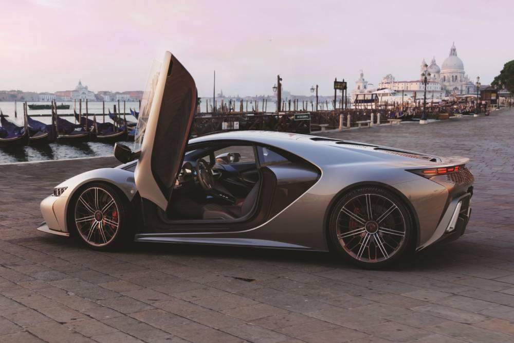 To V10 hypercar των 1.124 ίππων που «καίει» σκουπίδια!