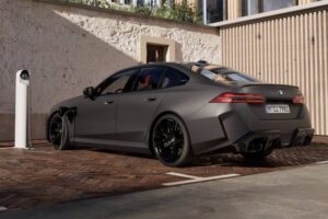 g90_charging-options_connected-charging_3to2_fmt=w