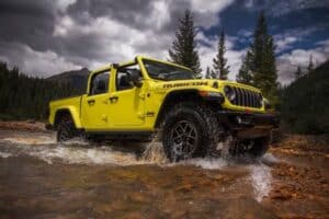 jeep-debuts-the-gladiator-high-tide-edition-it-loo (4)