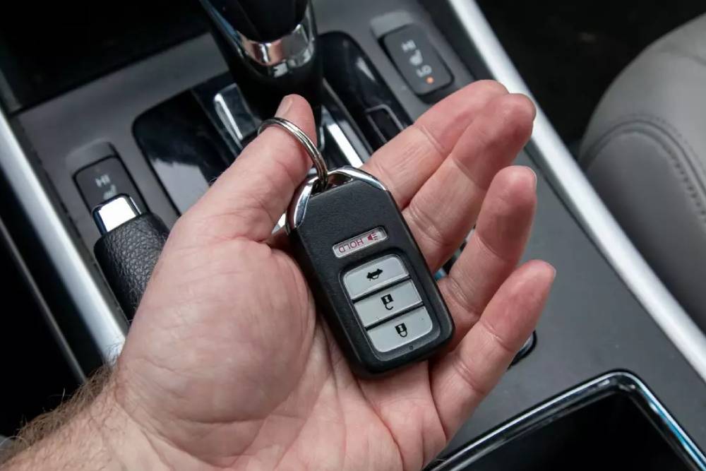 https://autogreeknews.gr/wp-content/uploads/2024/07/key-fob.jpg