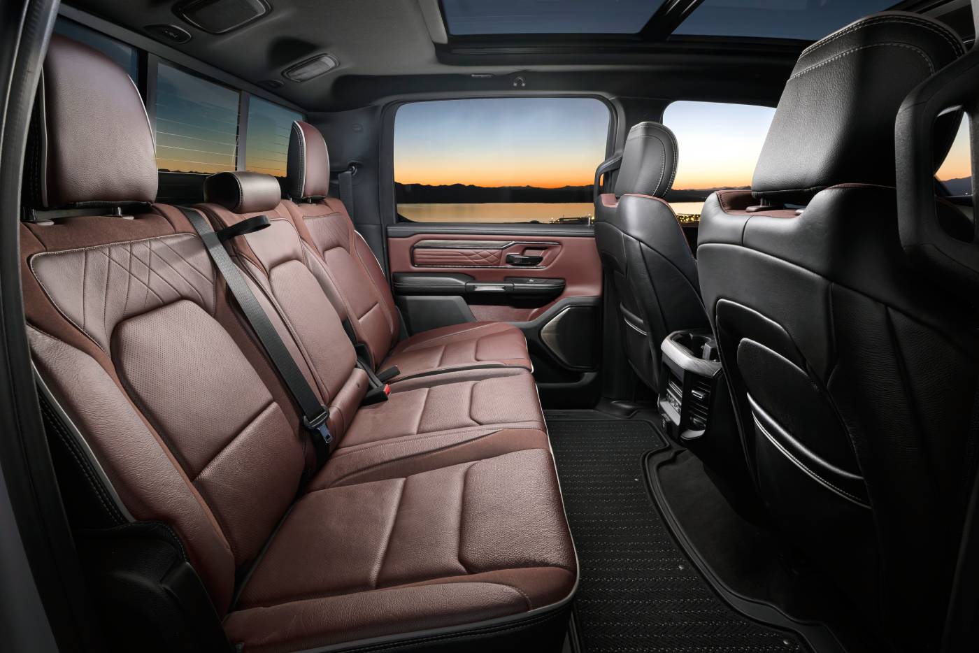 Έρχεται το πρώτο 7θέσιο αγροτικό από τη Stellantis