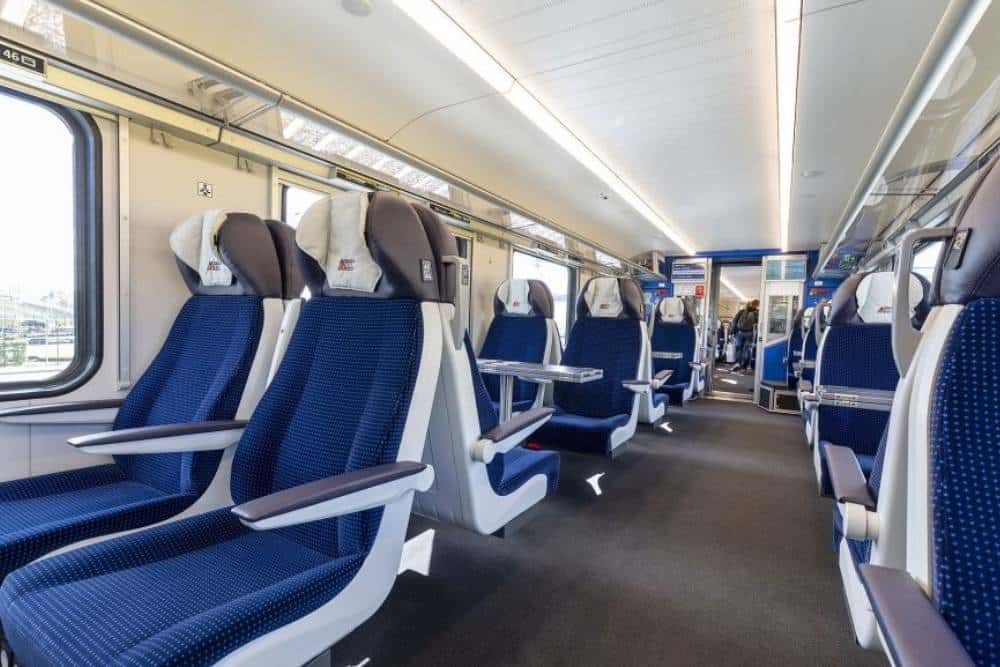 https://autogreeknews.gr/wp-content/uploads/2024/07/recaro-train-seats.jpg