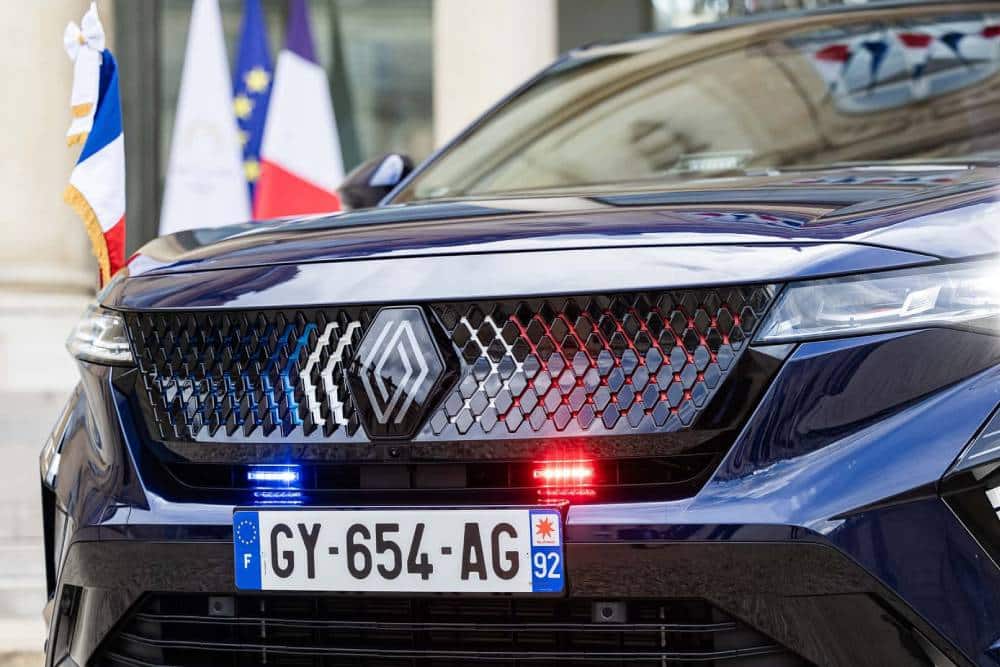 https://autogreeknews.gr/wp-content/uploads/2024/07/renault-rafale-e-l-auto-del-presidente-della-repub-2.jpg