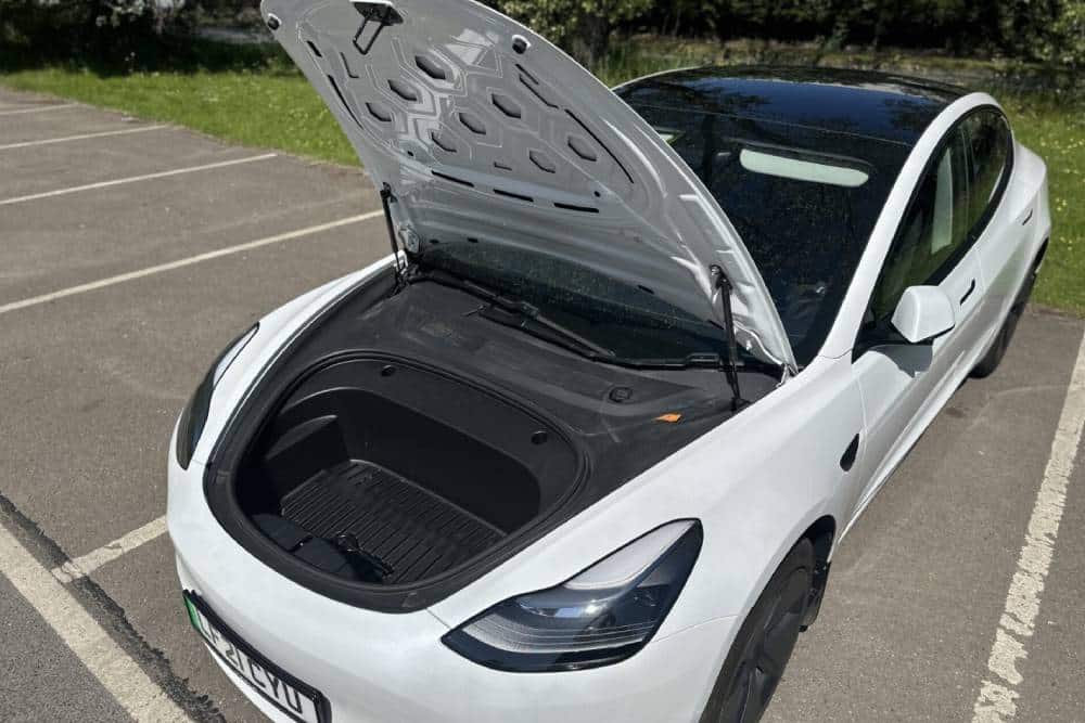 https://autogreeknews.gr/wp-content/uploads/2024/07/tesla-model-y-frunk.jpg