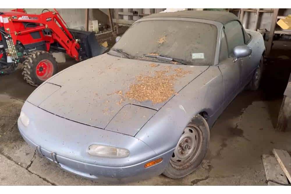 https://autogreeknews.gr/wp-content/uploads/2024/08/1990-mazda-miata-detail.jpg