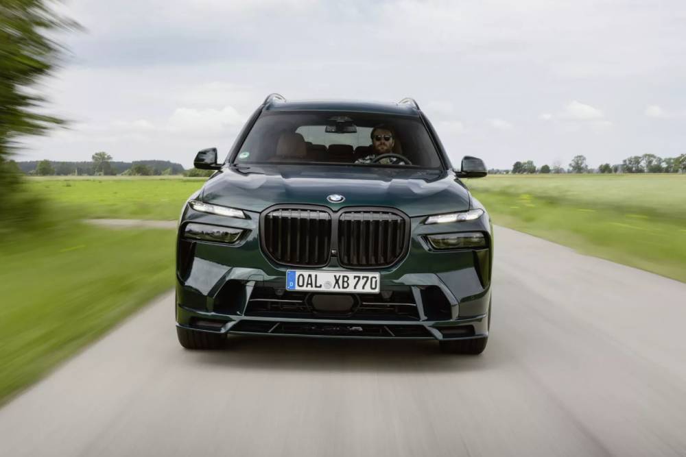 https://autogreeknews.gr/wp-content/uploads/2024/08/2025-BMW-ALPINA-XB7-Manufaktur-10-2048x1366-1.jpg