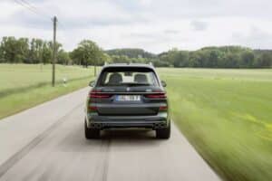 2025-BMW-ALPINA-XB7-Manufaktur-11-2048×1366