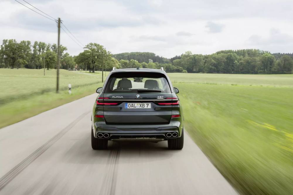 https://autogreeknews.gr/wp-content/uploads/2024/08/2025-BMW-ALPINA-XB7-Manufaktur-11-2048x1366-1.jpg