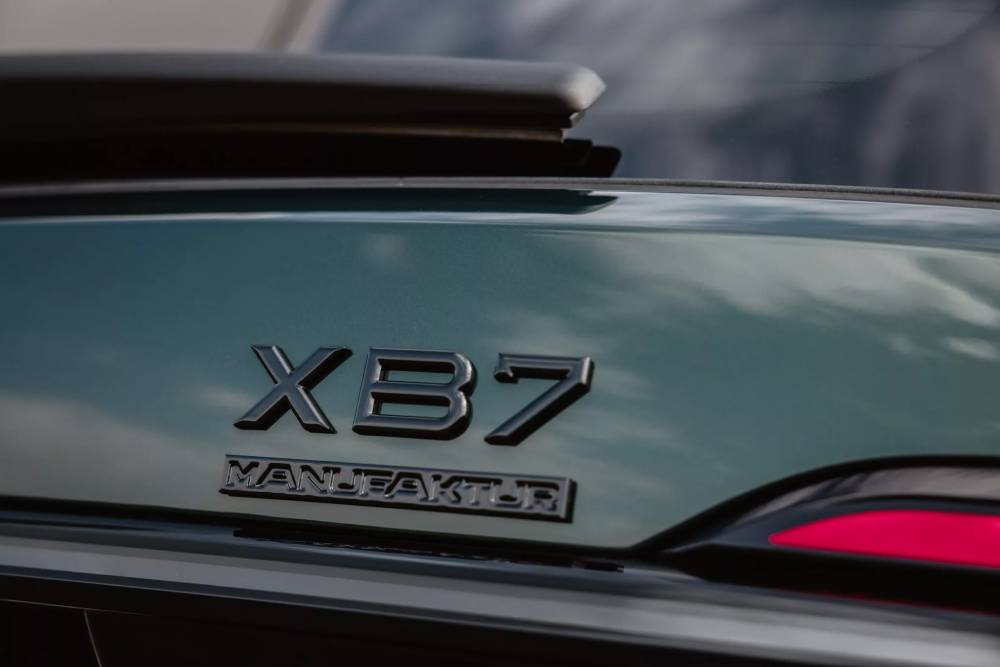 https://autogreeknews.gr/wp-content/uploads/2024/08/2025-BMW-ALPINA-XB7-Manufaktur-16-2048x1366-1.jpg