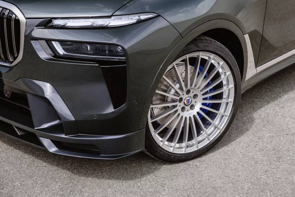 https://autogreeknews.gr/wp-content/uploads/2024/08/2025-BMW-ALPINA-XB7-Manufaktur-20-2048x1366-1.jpg