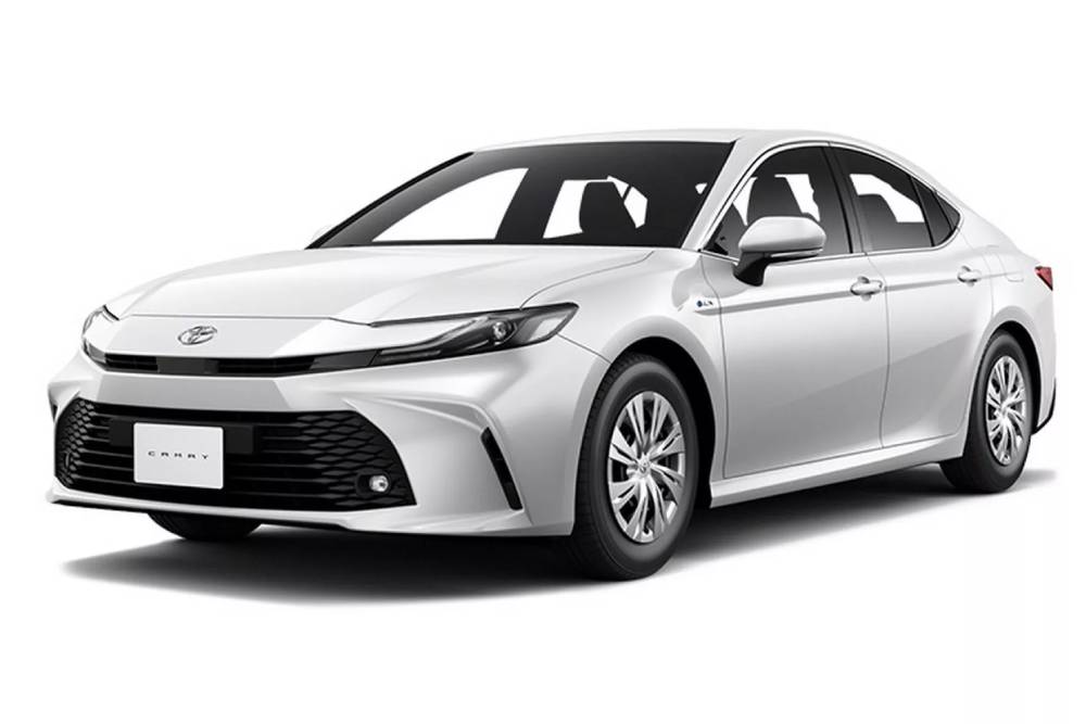 https://autogreeknews.gr/wp-content/uploads/2024/08/2025-Toyota-Camry-United-Arab-Emirates-4-2048x1191-1.jpg