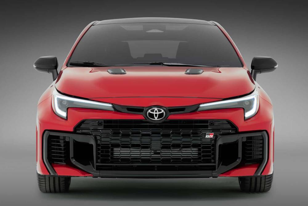 https://autogreeknews.gr/wp-content/uploads/2024/08/2025-toyota-gr-corolla-front.jpg