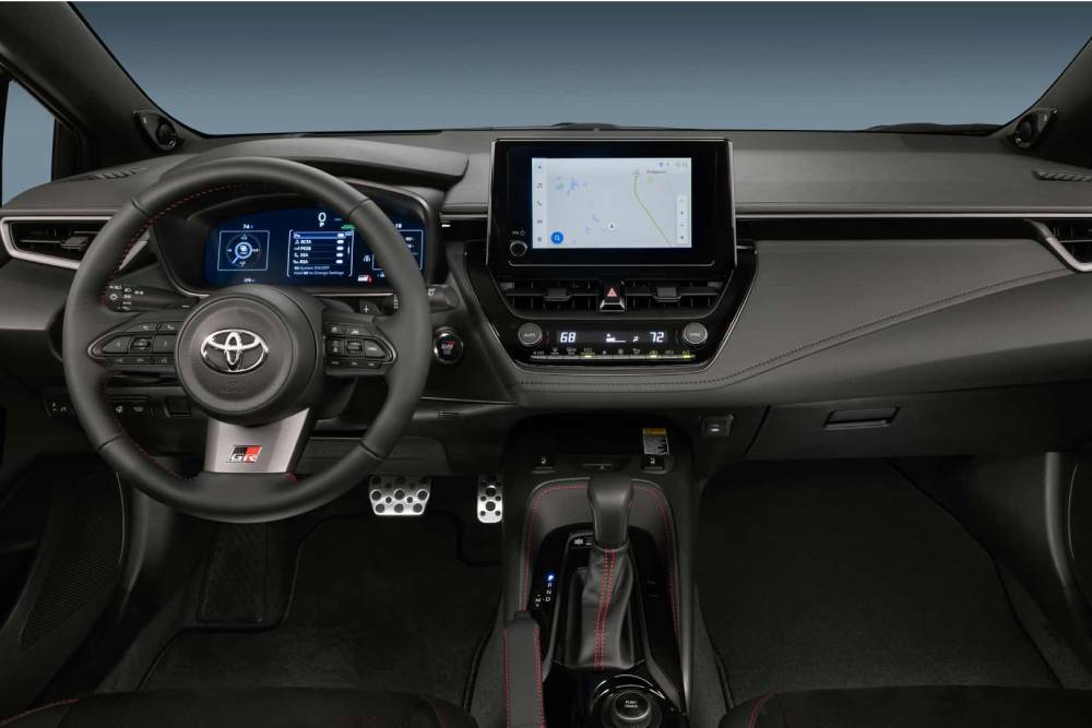 https://autogreeknews.gr/wp-content/uploads/2024/08/2025-toyota-gr-corolla-interior.jpg