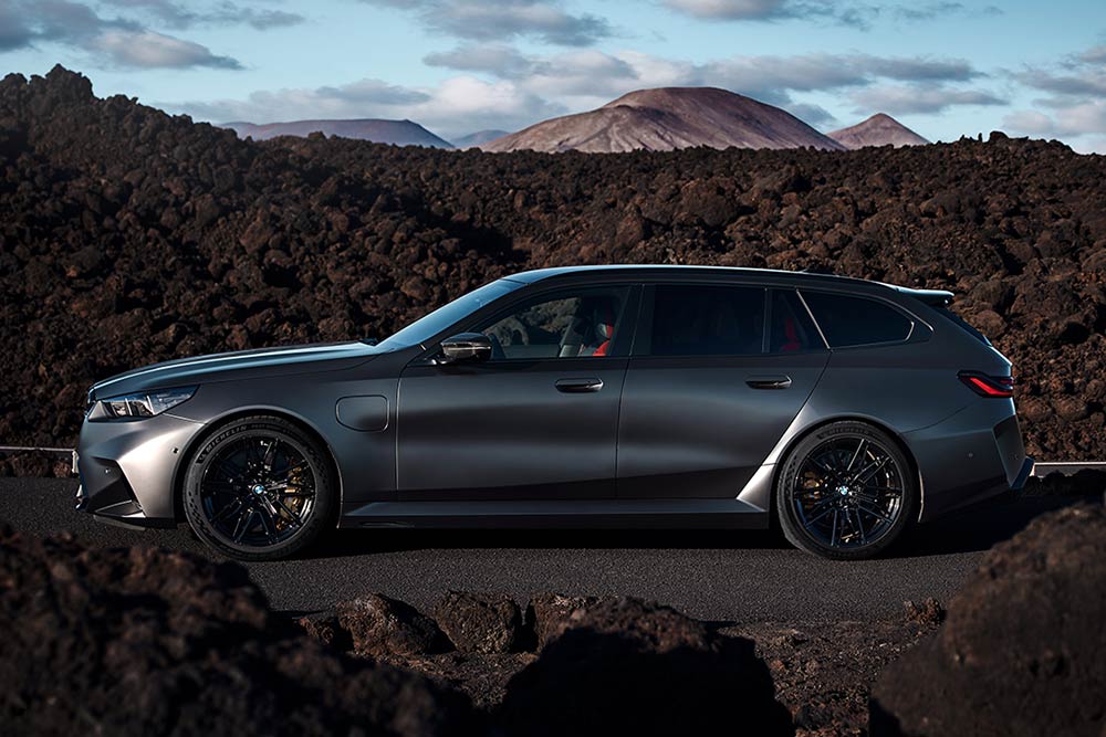 https://autogreeknews.gr/wp-content/uploads/2024/08/BMW-M5-Touring-6.jpg