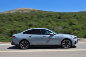 BMW-i5-eDrive40-(10)