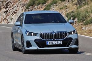 BMW-i5-eDrive40-(12)