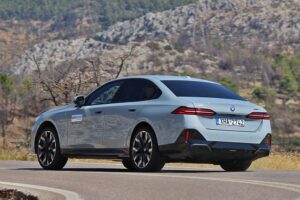 BMW-i5-eDrive40-(14)