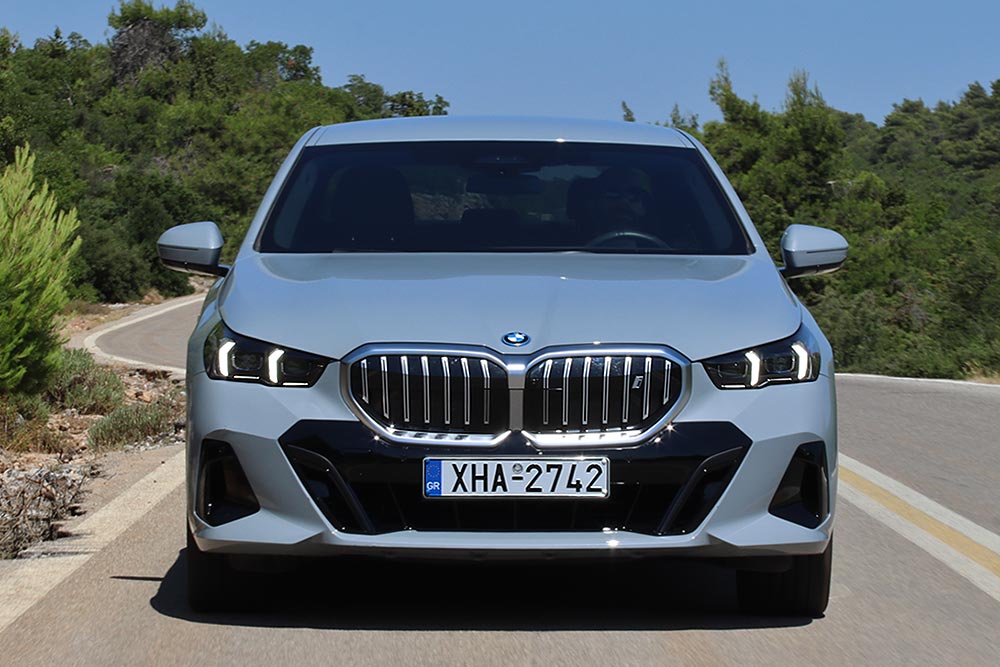 https://autogreeknews.gr/wp-content/uploads/2024/08/BMW-i5-eDrive40-2.jpg