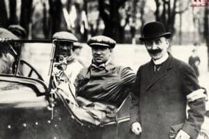 NicolaRomeoontherightwithPresentiandBrilliPeriatthestartoftheMilleMiglia1stedition-1927