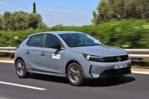 Opel-Corsa-1.2-Hybrid-kinisi