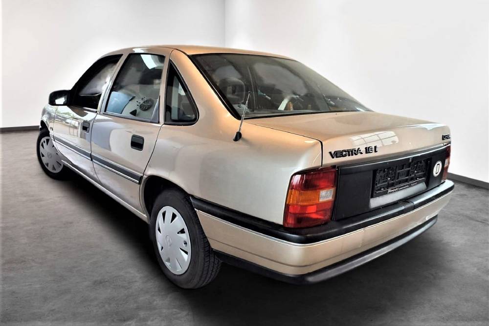 https://autogreeknews.gr/wp-content/uploads/2024/08/Opel_Vectra_A_1992_16_GLS-9.jpg