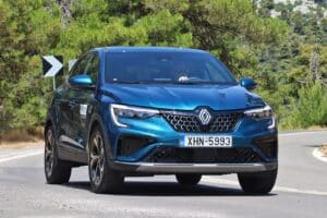 Renault-Arkana-FL-strofi