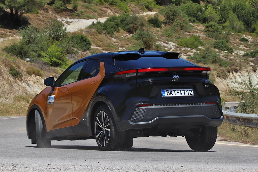 https://autogreeknews.gr/wp-content/uploads/2024/08/Toyota-C-HR-2.0-Hybrid-i-AWD-11.jpg