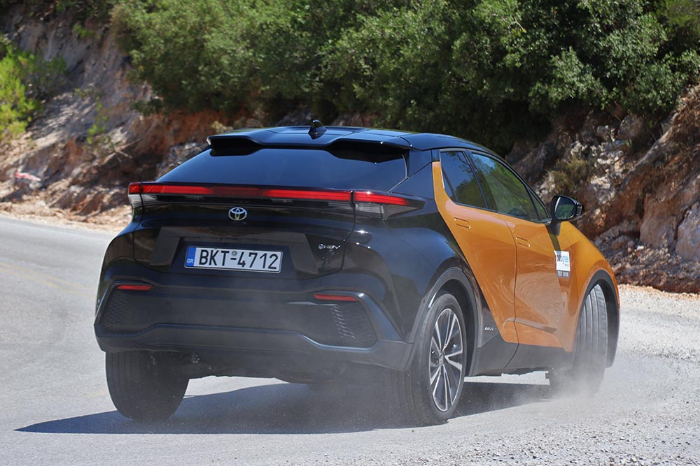 https://autogreeknews.gr/wp-content/uploads/2024/08/Toyota-C-HR-2.0-Hybrid-i-AWD-12.jpg
