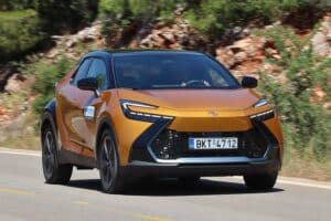 Toyota-C-HR-2.0-Hybrid-i-AWD-(15)