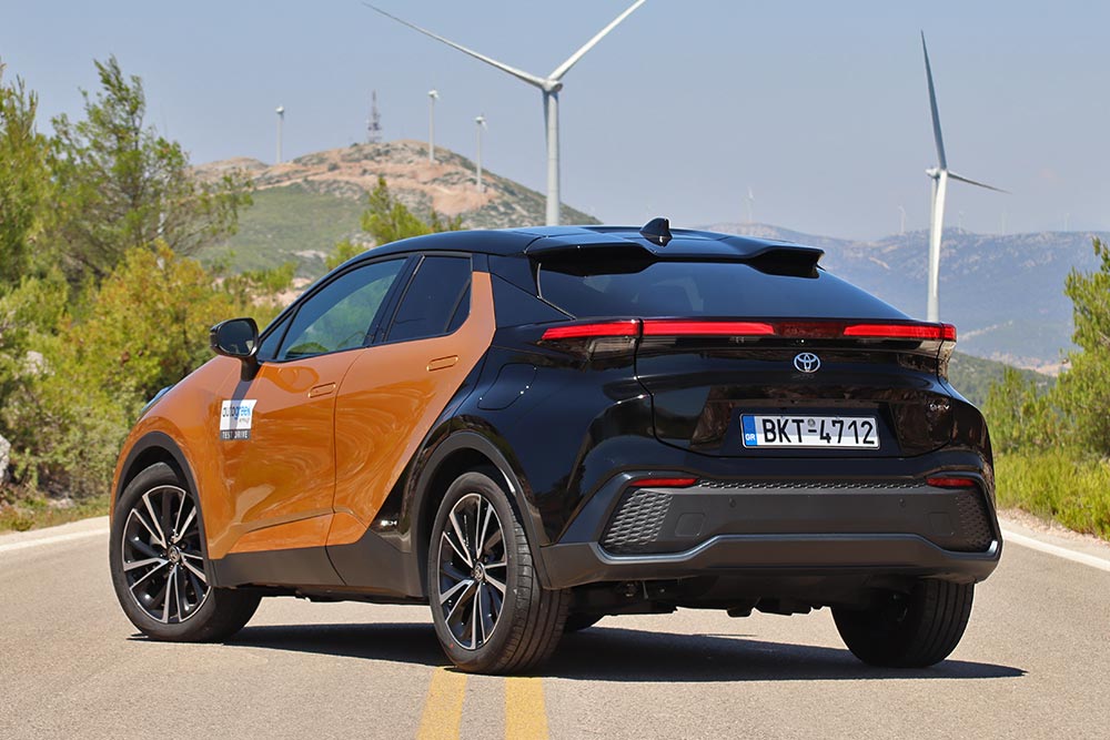 https://autogreeknews.gr/wp-content/uploads/2024/08/Toyota-C-HR-2.0-Hybrid-i-AWD-3.jpg