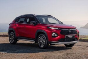 Toyota-Starlet-Cross-(1)