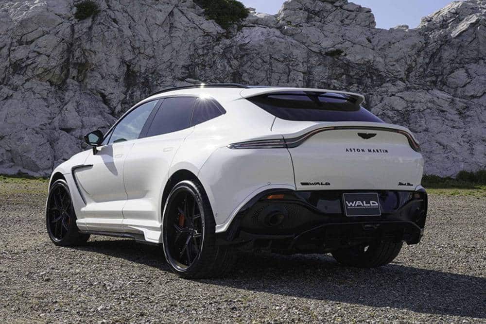 https://autogreeknews.gr/wp-content/uploads/2024/08/aston-martin-dbx-visits-wald-internationals-tuning-2.jpg