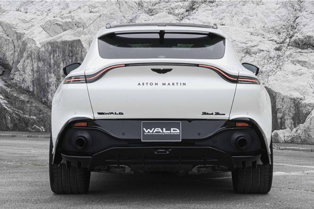 https://autogreeknews.gr/wp-content/uploads/2024/08/aston-martin-dbx-visits-wald-internationals-tuning-4.jpg