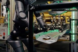 bmw-used-a-humanoid-robot-in-an-american-factory-f (5)