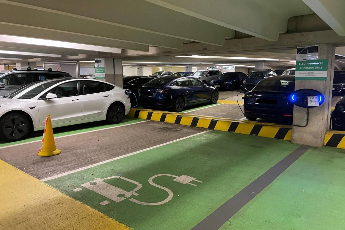 https://autogreeknews.gr/wp-content/uploads/2024/08/ev-ban-underground-charging.jpg