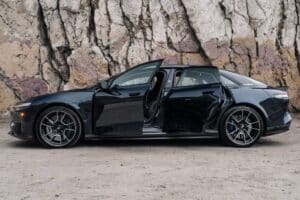 lucid-air-sapphire-is-the-world-s-fastest-armored- (3)