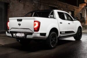 nissan-navara-discloses-its-dark-side-with-the-bla (2)