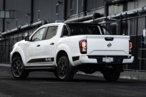 nissan-navara-discloses-its-dark-side-with-the-bla (3)