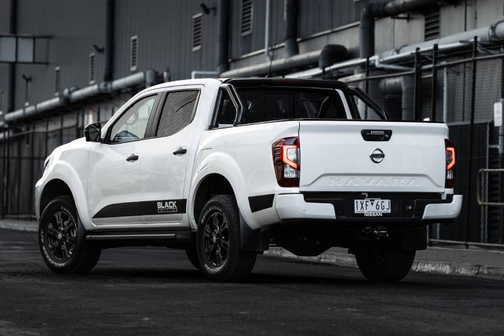 https://autogreeknews.gr/wp-content/uploads/2024/08/nissan-navara-discloses-its-dark-side-with-the-bla-3.jpg