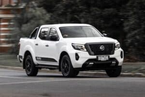 nissan-navara-discloses-its-dark-side-with-the-bla (5)