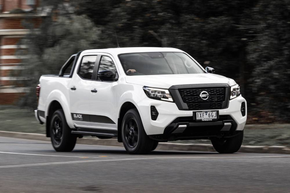https://autogreeknews.gr/wp-content/uploads/2024/08/nissan-navara-discloses-its-dark-side-with-the-bla-5.jpg