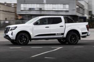nissan-navara-discloses-its-dark-side-with-the-bla (6)
