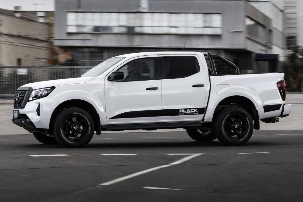 https://autogreeknews.gr/wp-content/uploads/2024/08/nissan-navara-discloses-its-dark-side-with-the-bla-6.jpg
